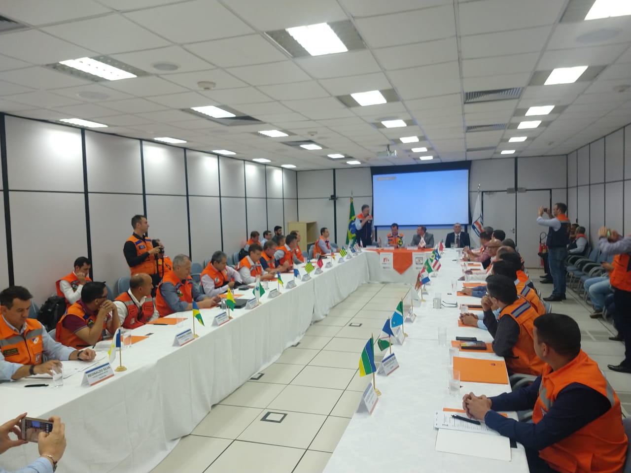 SECRETÁRIO EXECUTIVO DA DAFESA CIVIL ESTADUAL PARTICIPA DE REUNIÃO NO CONSELHO NACIONAL DE GESTORES ESTADUAIS DE PROTEÇÃO E DEFESA CIVIL DO BRASIL
