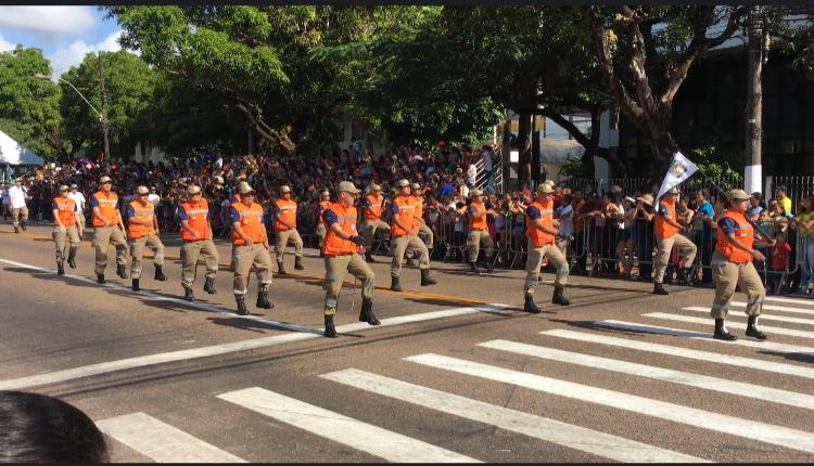 MILITARES DA DEFESA CIVIL ESTADUAL PARTICIPAM DE DESFILE ALUSIVO AO 7 DE SETEMBRO