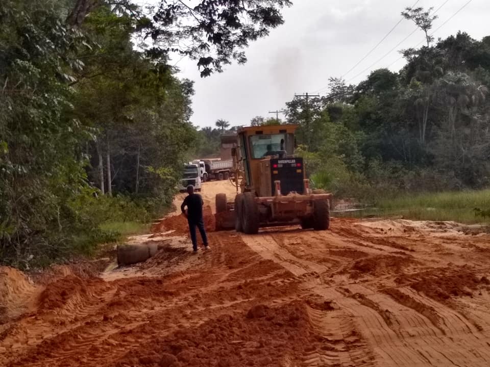 Serviços de manutenção da Rodovia que liga o município de Cutias a capital Macapá.