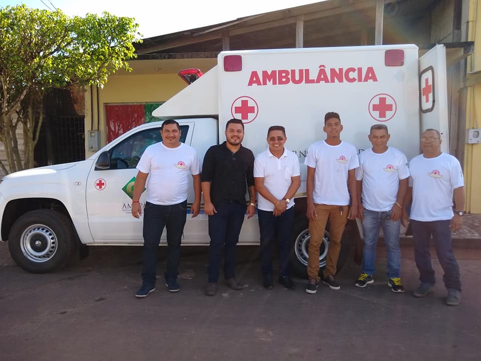 Entrega de uma  ambulância de médio porte para apoio a saúde do Município.