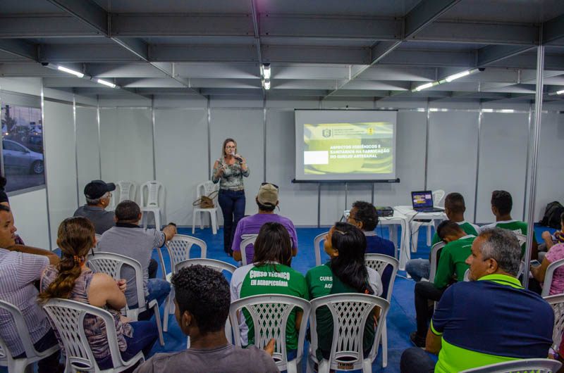 Produtores recebem orientações sobre boas práticas sanitárias na produção de queijo