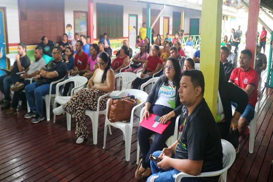 Governo do Amapá apresenta planejamento para reforma de escolas no distrito do Bailique, em Macapá