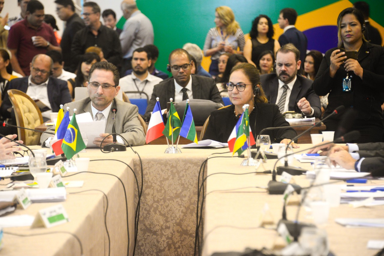 Amapá e Guiana vão fortalecer formação de professores da escola bilíngue