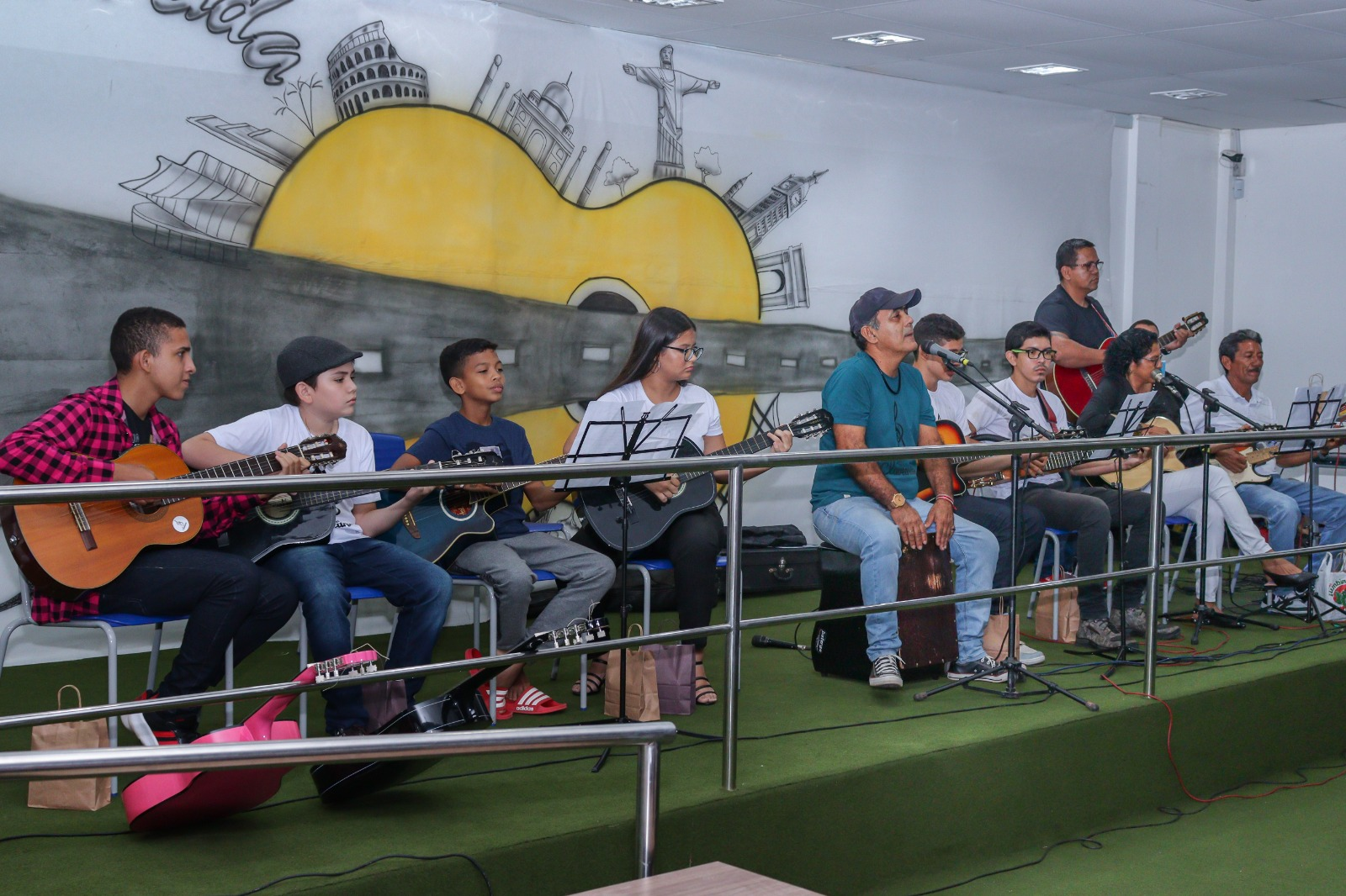 Governo do Amapá forma primeira turma de violão e flauta do Centro Bi Trindade, em Santana