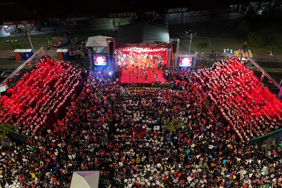 Primeira noite de Cantata Natalina das escolas estaduais reúne mais de 1,5 mil estudantes, em Macapá