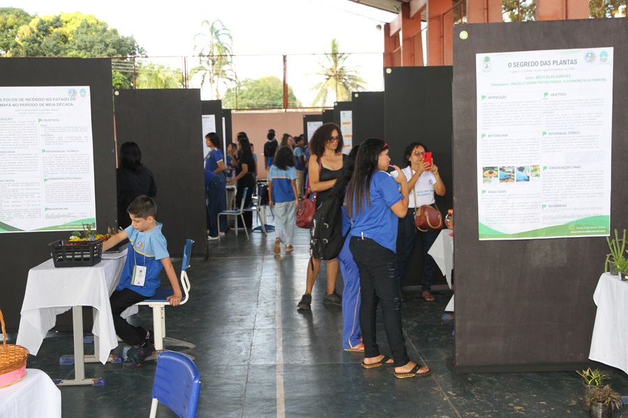 Mostra Científica e Cultural na Escola Estadual Maria do Carmo Viana dos Anjos destaca a Amazônia e suas nuances