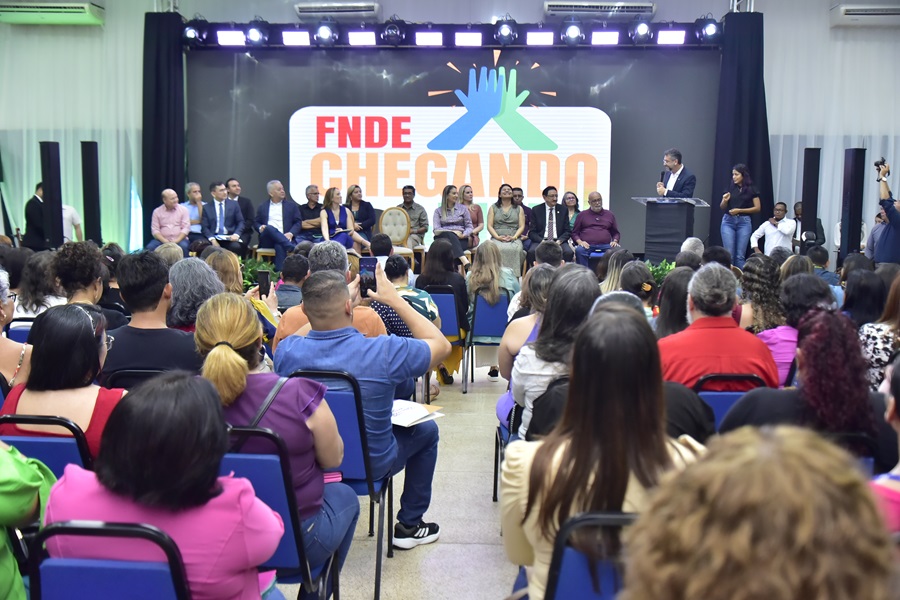 Gestores escolares participam do lançamento do programa FNDE Chegando Junto, em Macapá