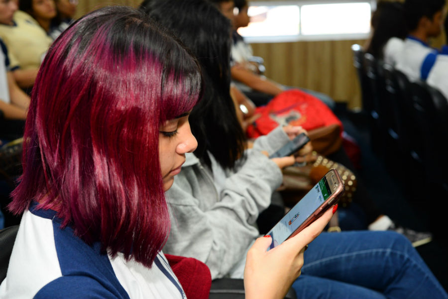 Aplicativo permite a pais e estudantes acesso a notas e frequência escolar