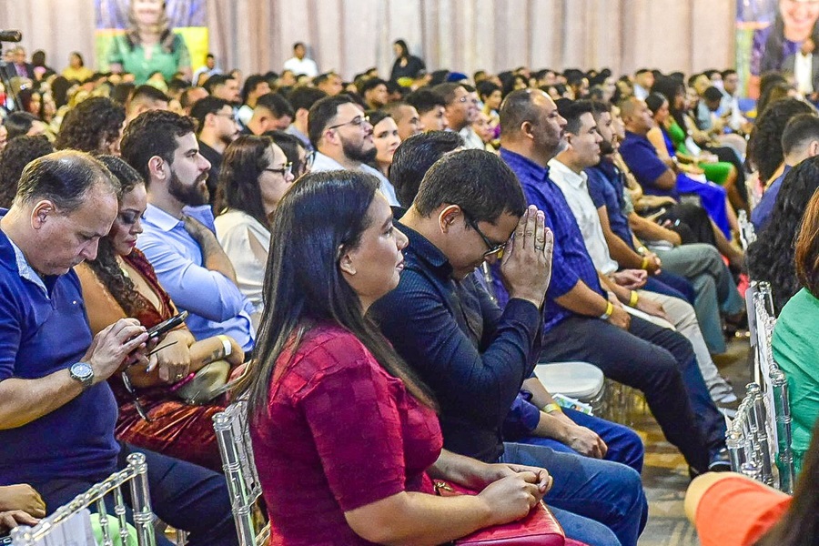 Sob forte emoção, 545 novos servidores da Educação são nomeados pelo Governo do Amapá