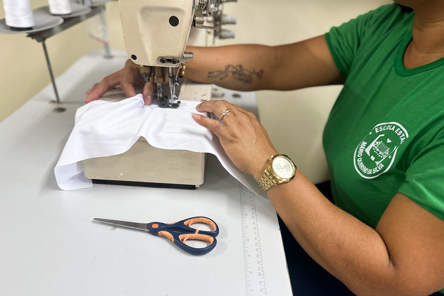 Projeto da Escola Estadual Mário Quirino oferta uniformes escolares com preços acessíveis para alunos, em Macapá 
