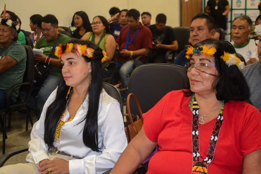 Governo do Amapá reúne com lideranças indígenas do Amapá e Norte do Pará para atender necessidades educacionais da região 