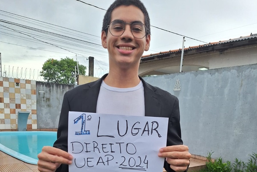 Aluno da rede estadual de ensino é aprovado em primeiro lugar no curso de Direito da Ueap