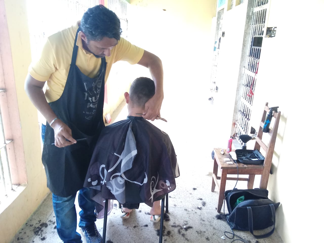 AÇÃO DE BELEZA É OFERTADA À ADOLESCENTES QUE CUMPREM MEDIDAS PROVISÓRIAS E PRETENDE SE TORNAR ROTINA..