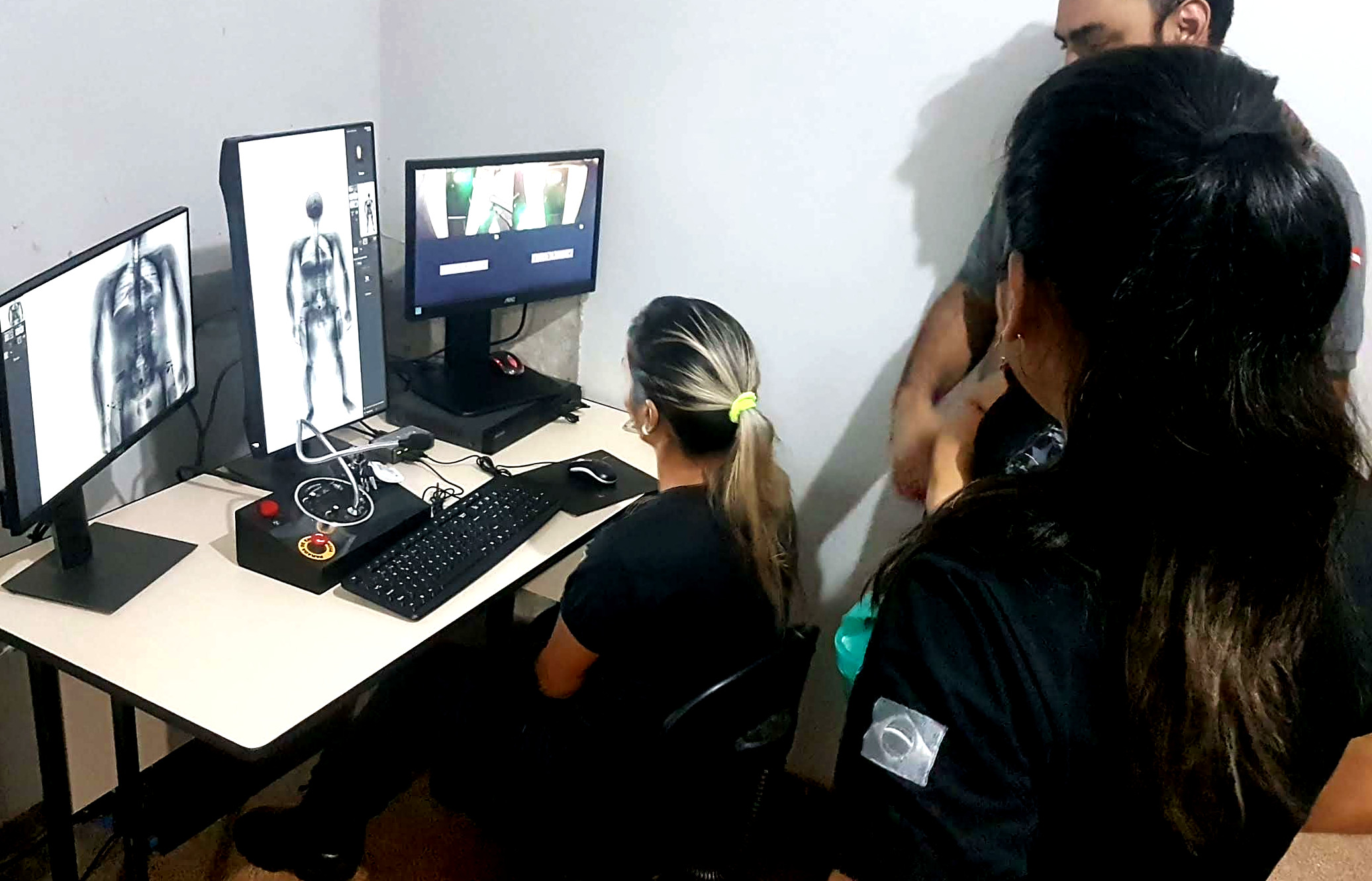IAPEN realiza cadastramento de visitantes para uso dos scanners corporais