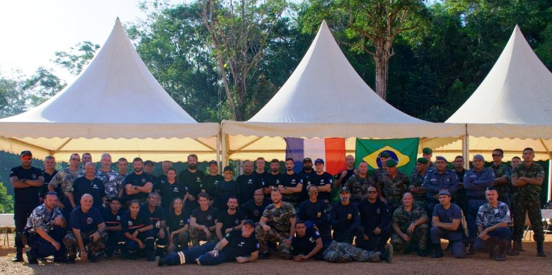 Agentes do IAPEN participam de torneio de tiro prático na Guiana Francesa