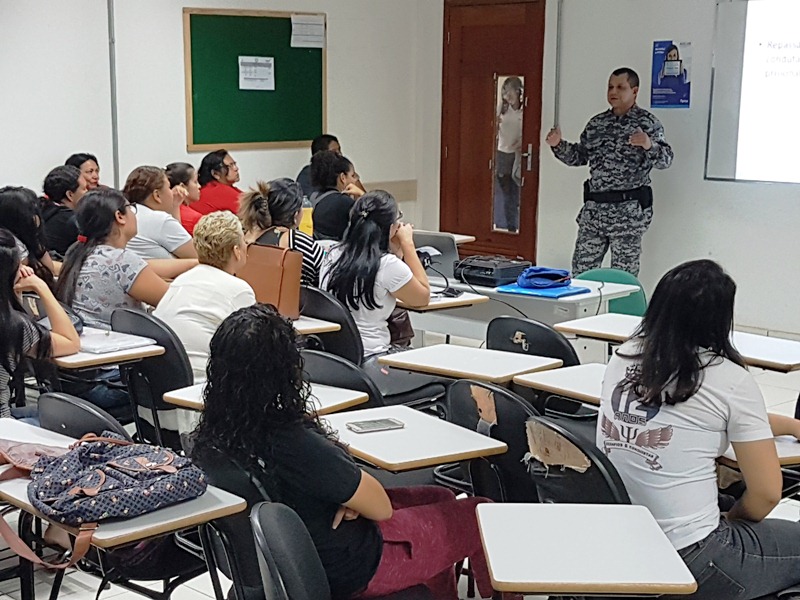 PROJETO RESTAURAR: acadêmicos participam de palestra sobre segurança no IAPEN