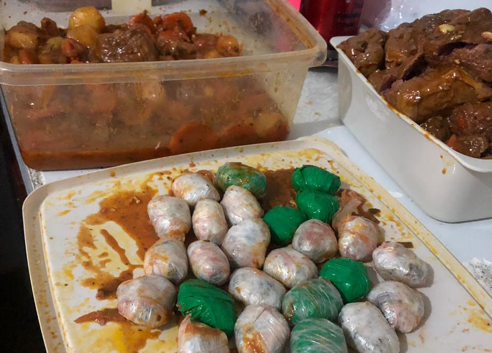 Agentes do IAPEN encontram drogas na comida de visitante
