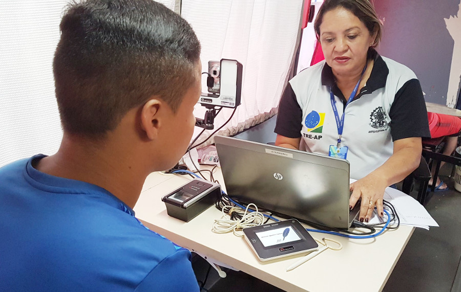 Internos provisórios do IAPEN regularizam Título de Eleitor  
