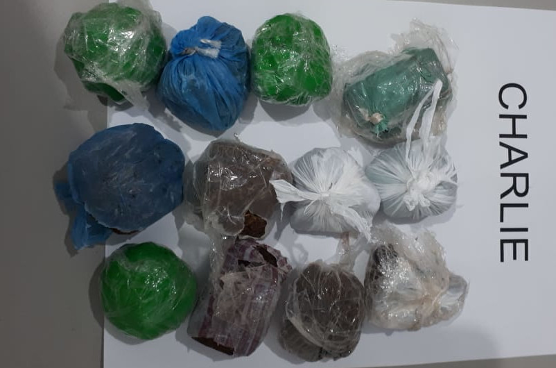 Agentes penitenciários apreendem pacote com drogas arremessando para dentro do IAPEN     