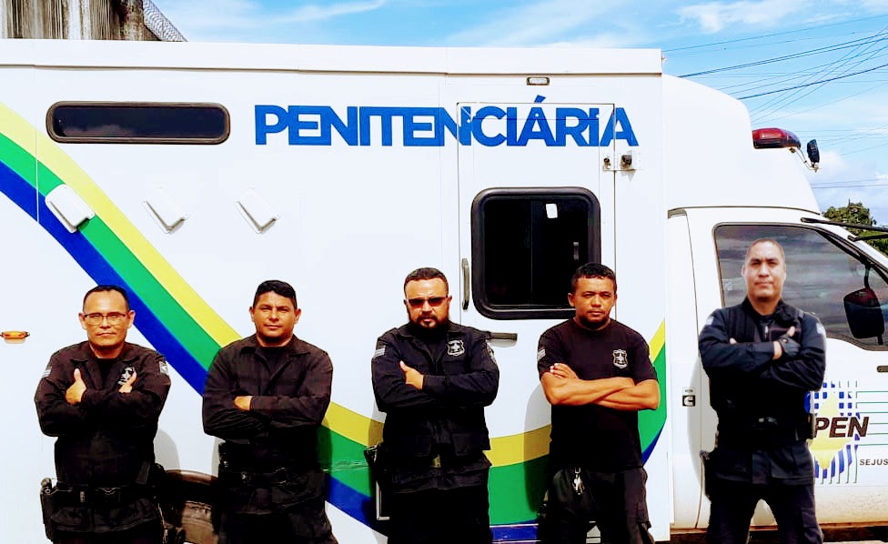 Agentes do IAPEN prestam socorro a vítimas de acidente na BR-210  