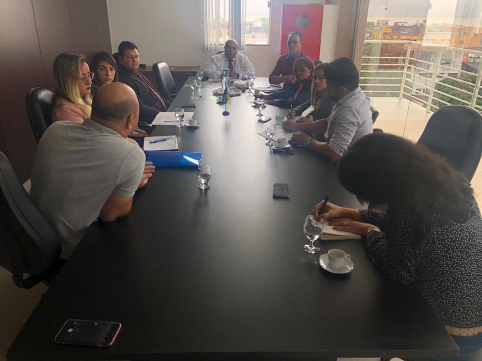 REUNIÃO SOBRE A PROBLEMÁTICA RELACIONADA A REMOÇÃO DE PACIENTES POR VIA AÉREA PARA A CAPITAL.