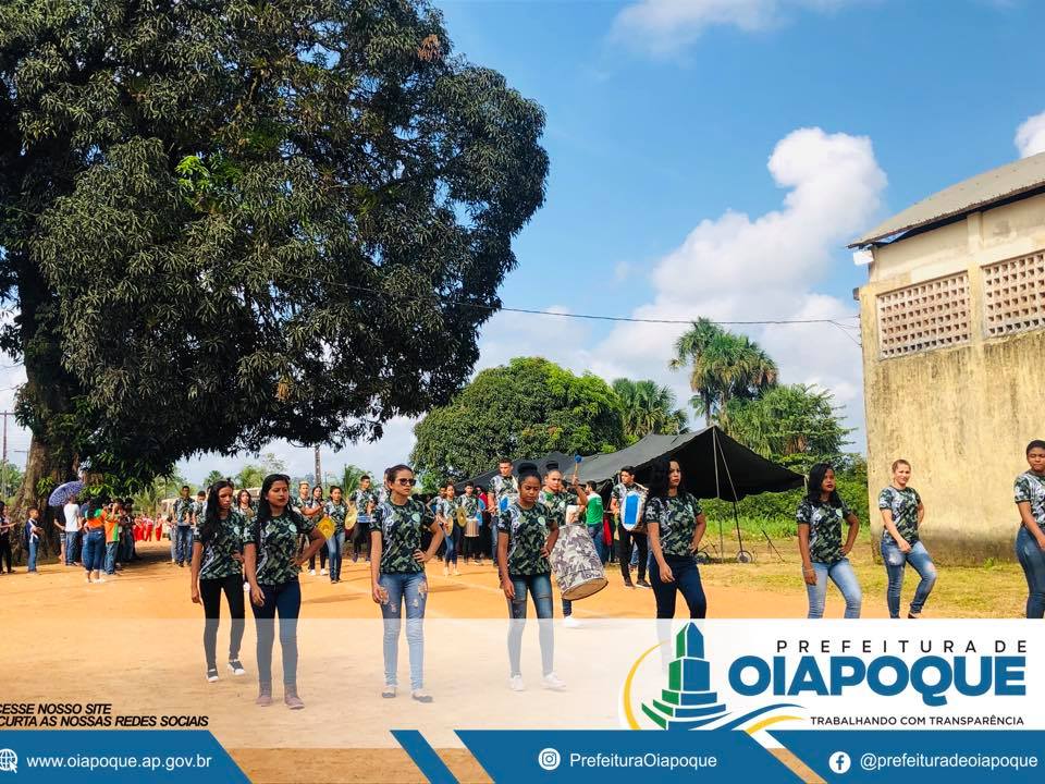 DESFILE CIVICO EM CLEVELÂNDIA DO NORTE