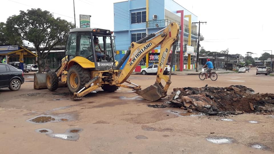 SERVIÇOS DE MANUTENÇÃO NO SITEMA DE ESGOTO DO CENTRO COMERCIAL DE OIAPOQUE