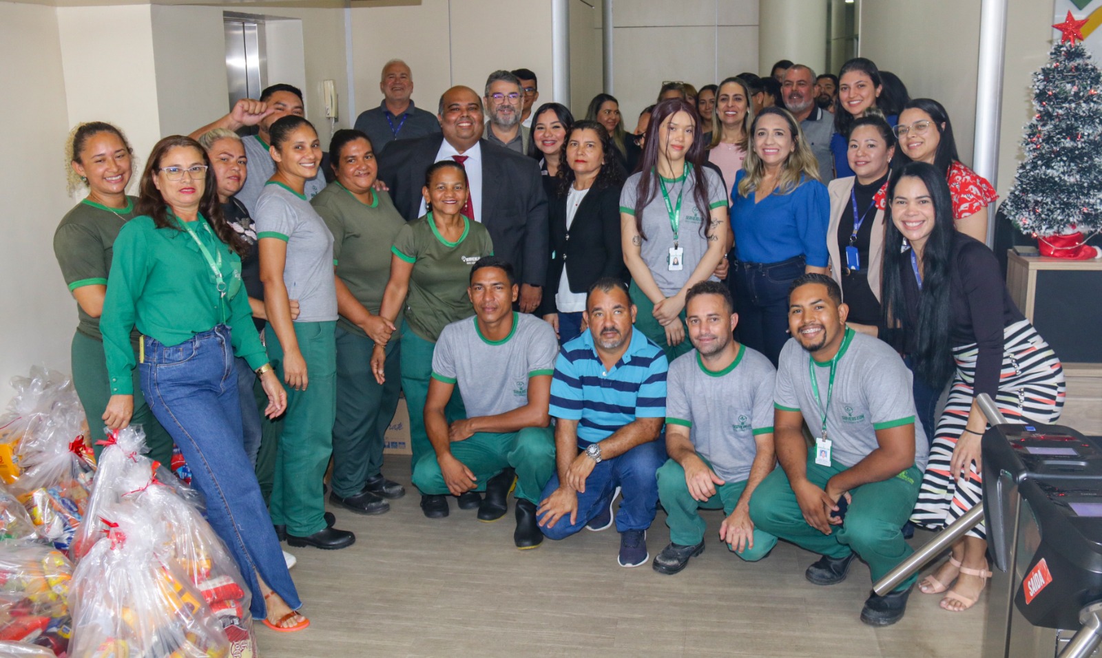 Confraternização: PGE faz entrega de cestas de natal aos colaboradores