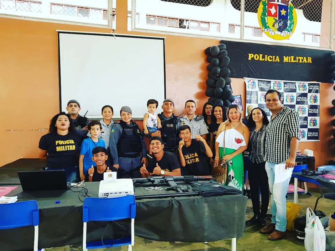 Polícia Militar participa da Feira de Profissões da Escola Raimunda Virgulino