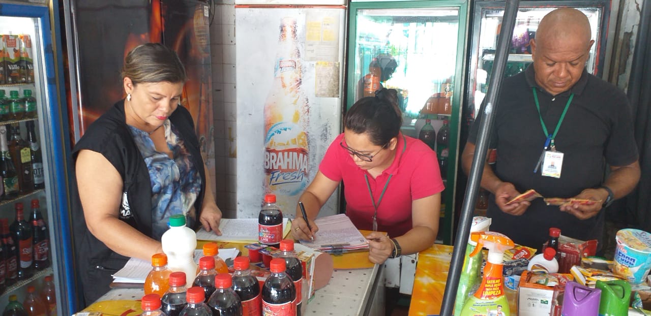 Estabelecimento é interditado por vender cerca de 500 produtos impróprios para consumo