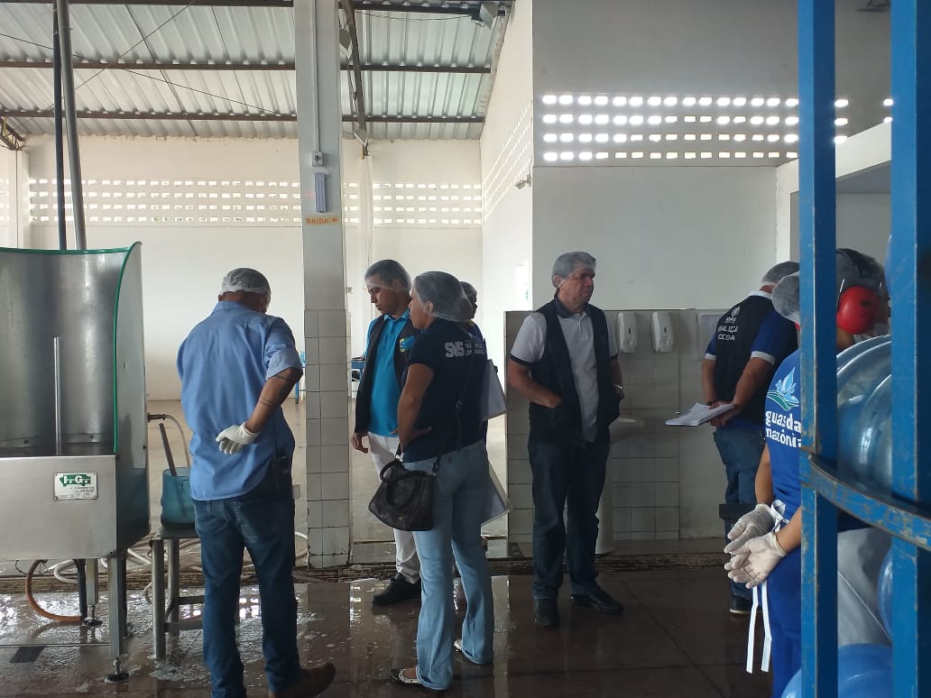 Procon autua duas envasadoras de água mineral por irregularidades