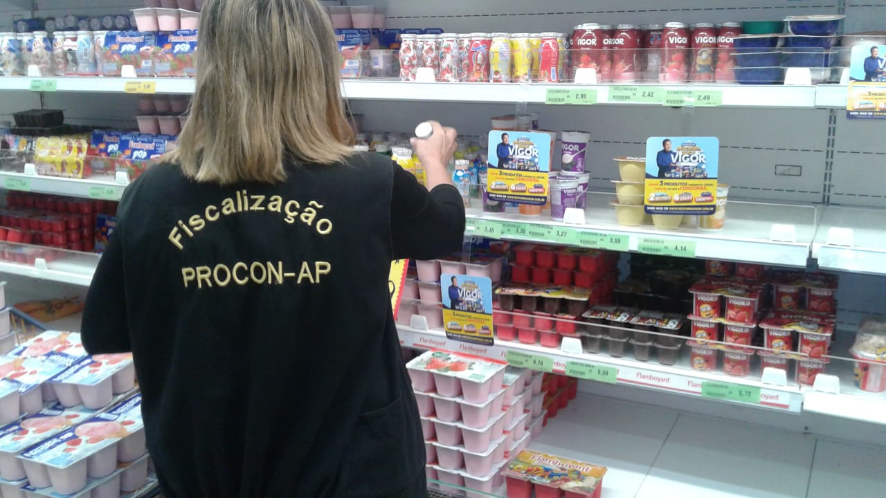 Procon/AP apreende produtos fora do prazo de validade