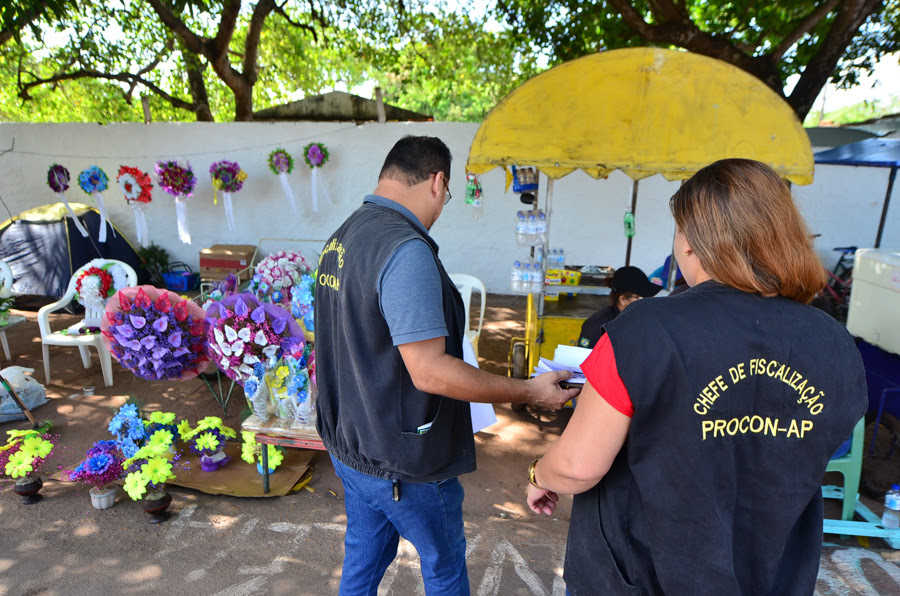 Procon aprova comercialização de produtos em comércios e cemitérios.