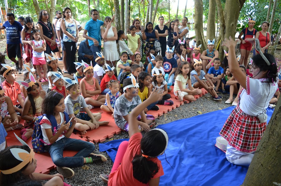 Crianças participam da festa de Páscoa do Museu Sacaca