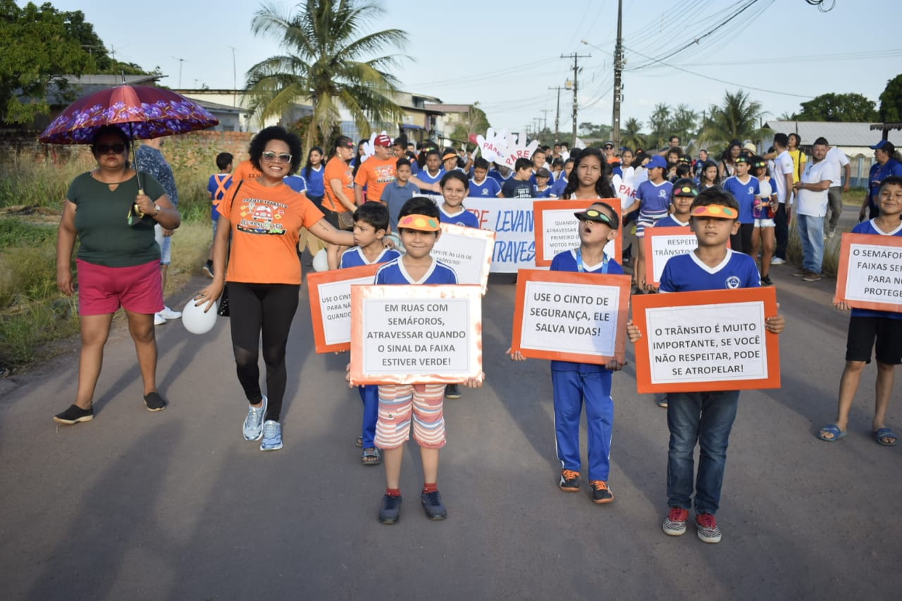 Caminhada da Sttrans aborda segurança no trânsito