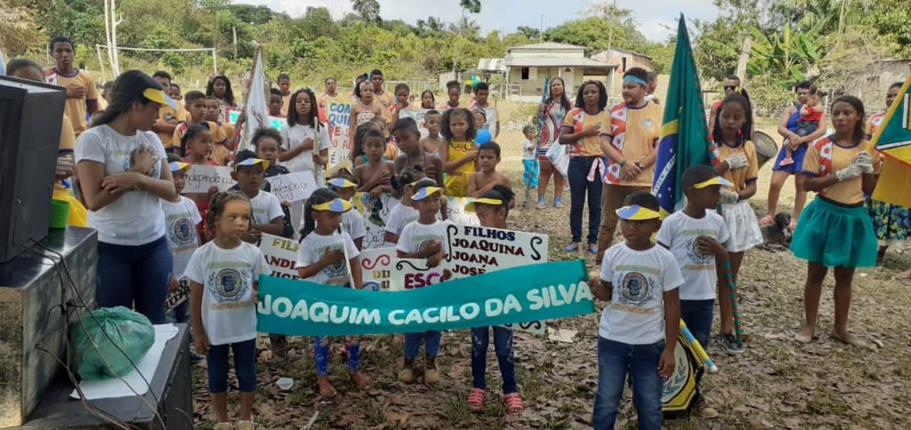 Escola Municipal da comunidade Quilombo Alto Pirativa realiza desfile cívico