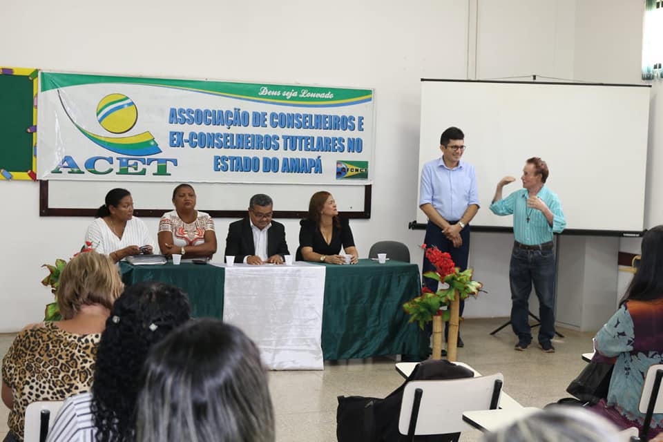 Conselheiros tutelares comemoram dia nacional