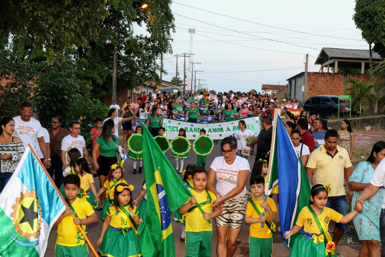 Creche Municipal realiza desfile cívico
