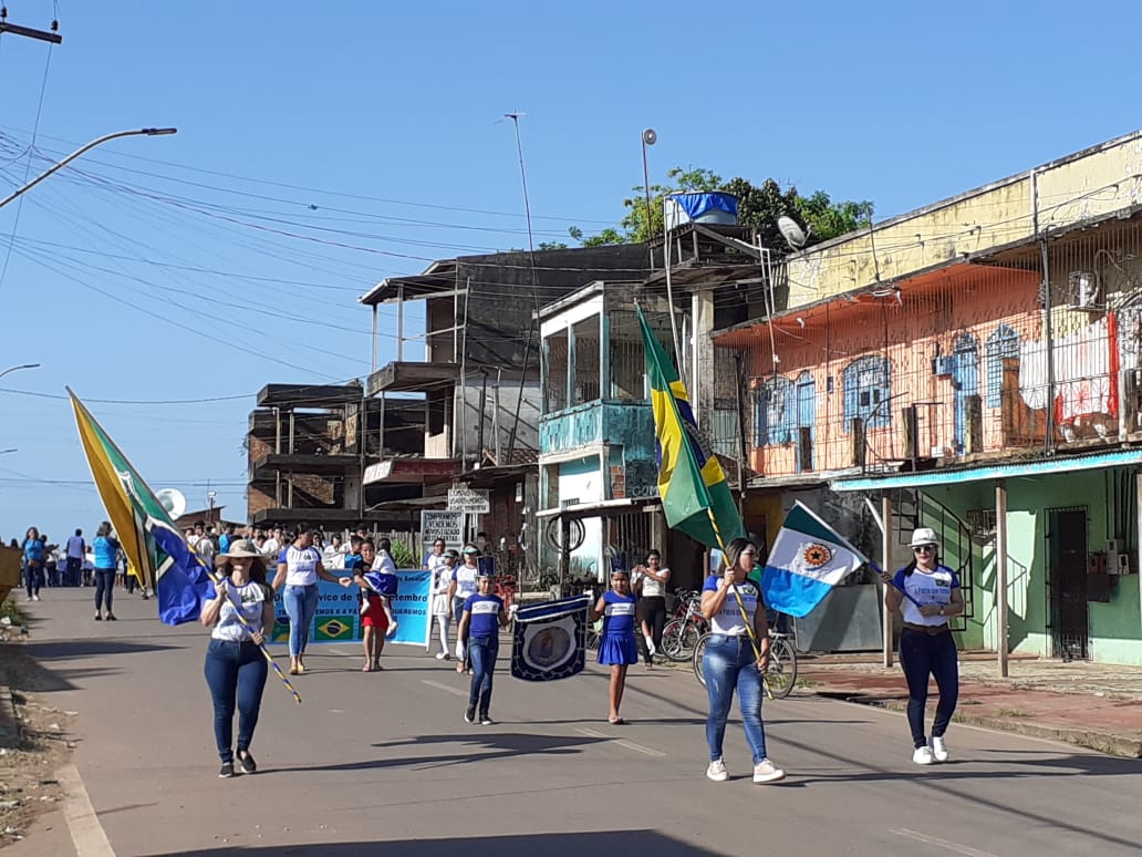 Escola Municipal realiza desfile cívico em homenagem ao 76° aniversário do ex-Território Federal do Amapá