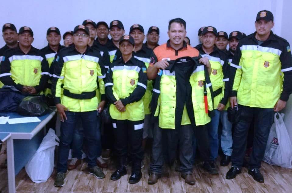 STTRANS realiza a entrega de novos uniformes para agentes e auxiliares de trânsito