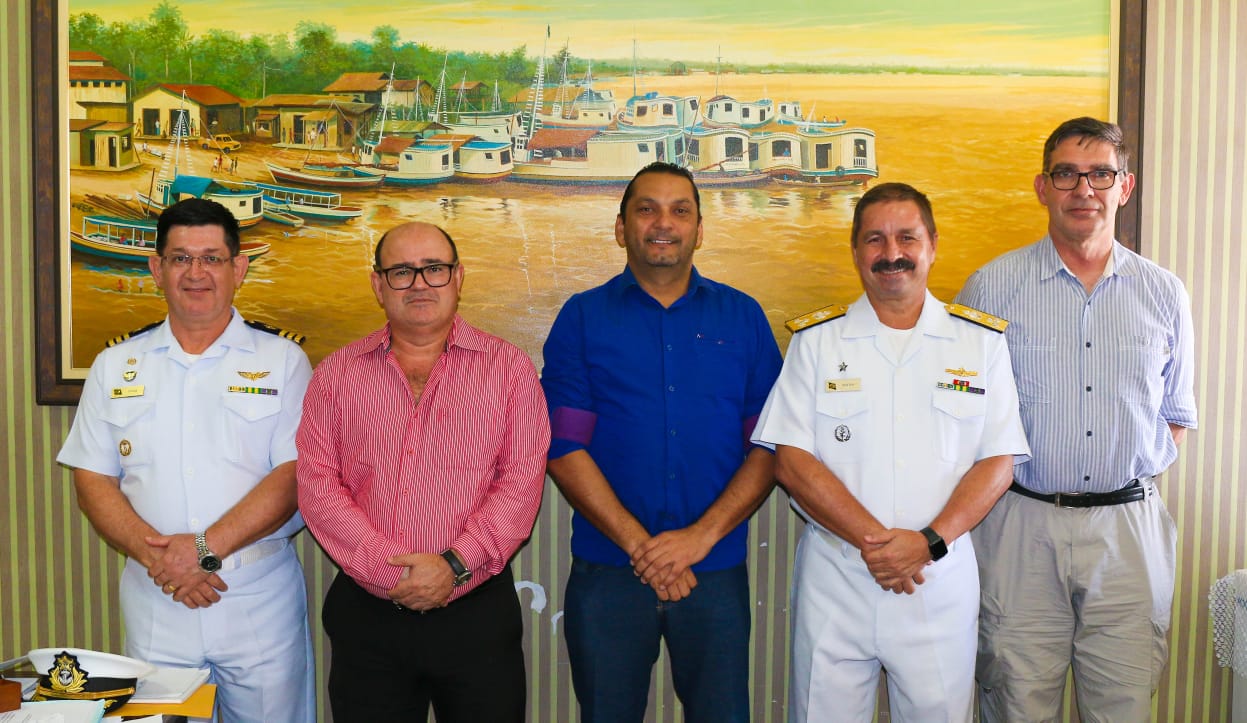 Prefeito Ofirney Sadala recebe comandante do 4º distrito naval