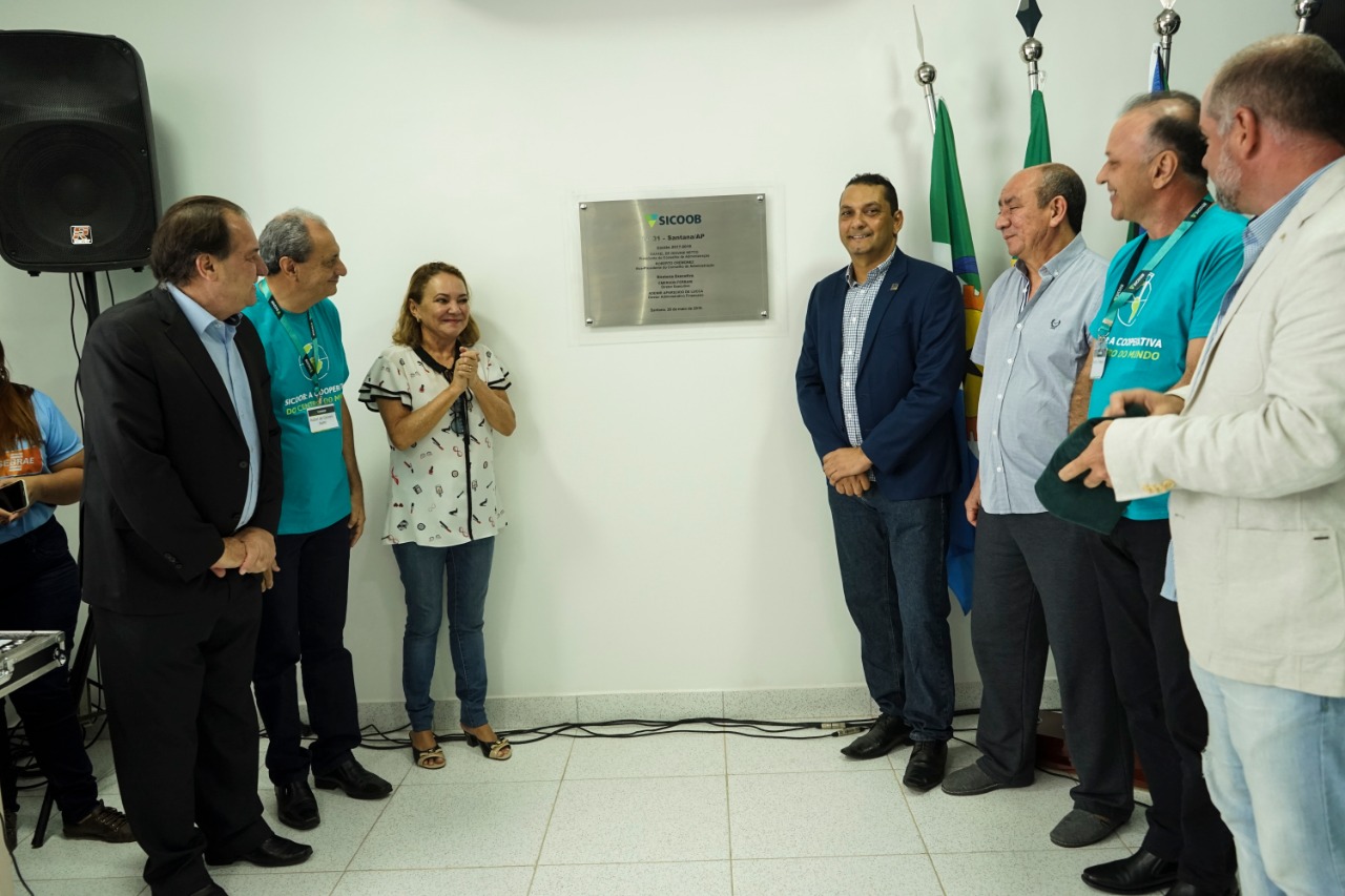 Prefeito Ofirney Sadala prestigia inauguração da agência Sicoob Ouro Verde em Santana