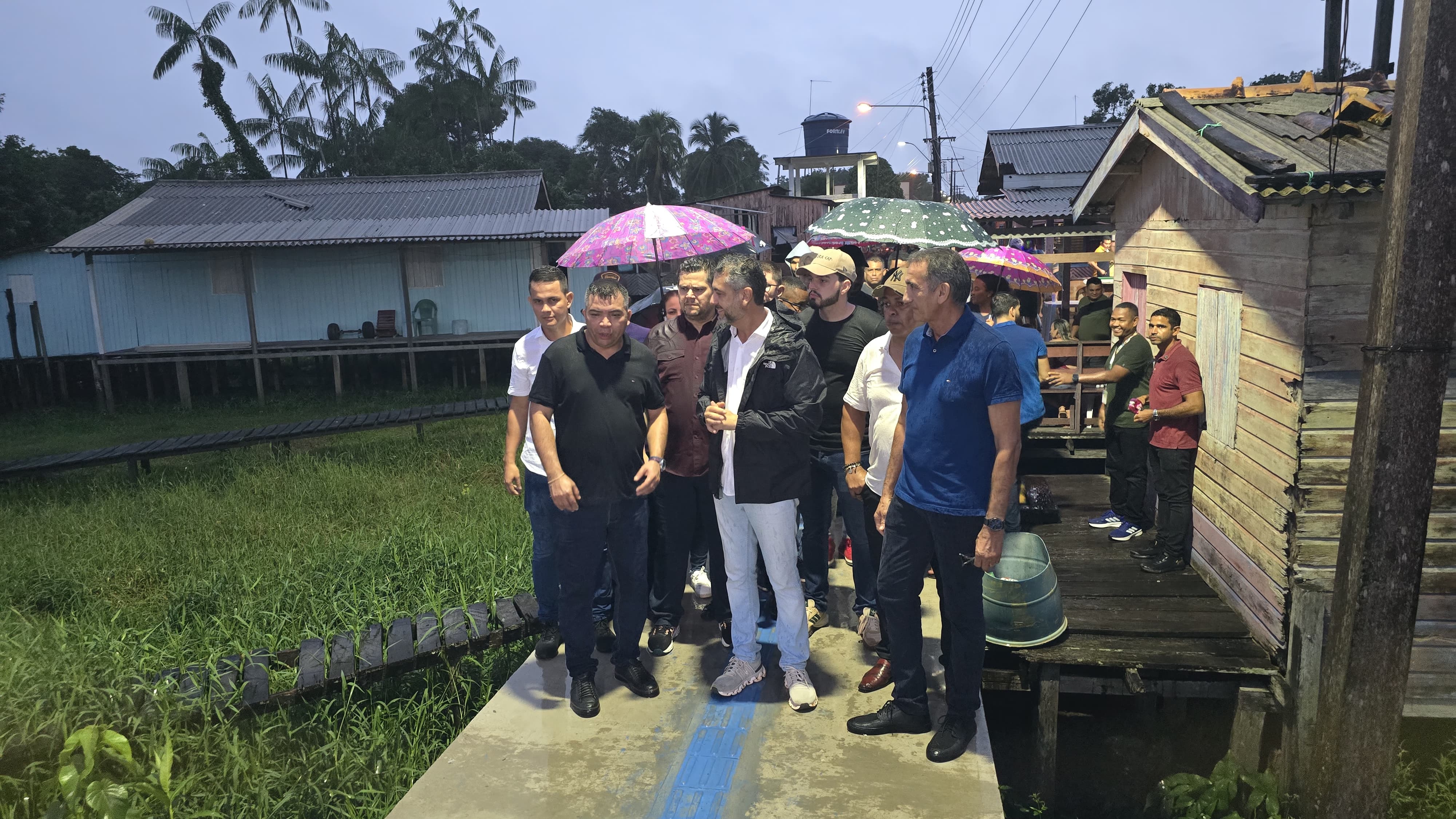  Governador do Amapá visita obra da passarela do Bacabal em Jarilâdia