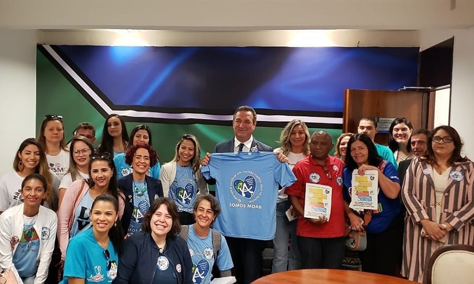 O Movimento Orgulho Autista Brasil realizou ontem no Senado Federal uma mobilização nacional em que participaram associações em defesa dos direitos dos autistas vindas do Brasil inteiro.