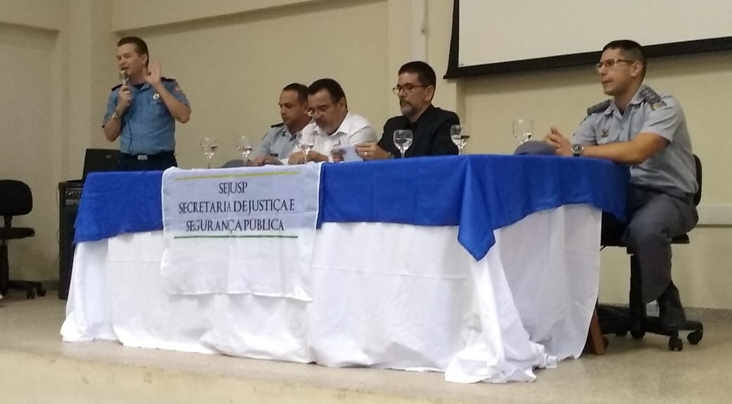 IDOSOS RECEBEM DONATIVOS NO ENCERRAMENTO DO CURSO DE PROMOTOR E MULTIPLICADOR DE POLÍCIA COMUNITÁRIA