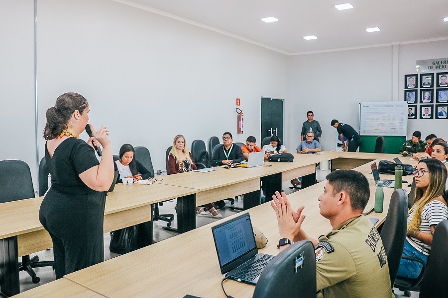 Governo do Amapá debate ações para fortalecer plano operacional de combate à queimadas e desmatamentos no estado.