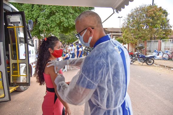 Jovens de 15 a 29 anos são público-alvo de vacinação contra o sarampo e gripe