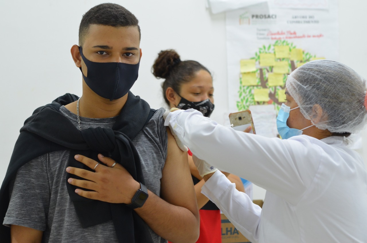 Moradores de Macapá aderem à campanha de 12 horas de vacinação contra a covid-19