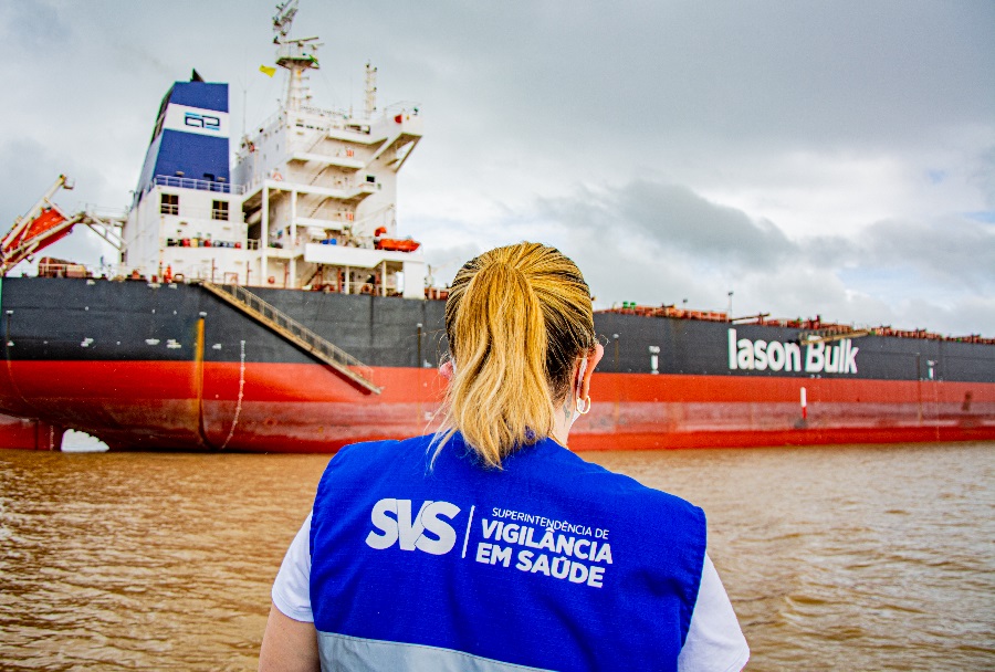 SVS e Anvisa fazem inspeção em navio estrangeiro ancorado no Rio Amazonas, em Fazendinha