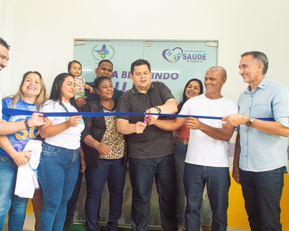 Em Itaubal, Waldez inaugura Centro de Atenção à Saúde e dá ordens de serviços para mais obras no município